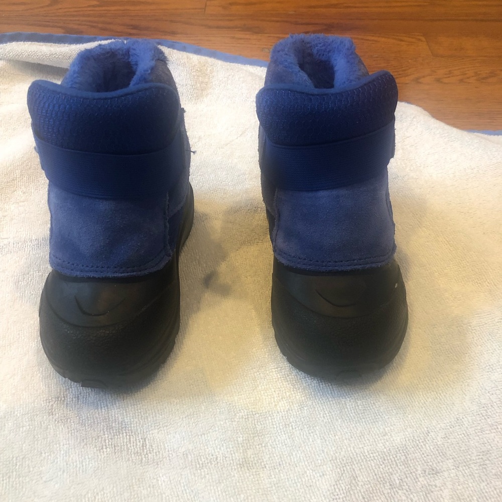 THe North Face kids snow boots